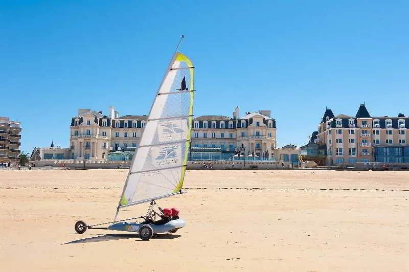 Hotel Le Nouveau Monde Saint-Malo 4*,  France